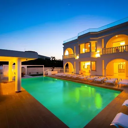 Villa In Sleeps 14 Includes Swimming Pool Air Con And Wifi 7 Peyia
