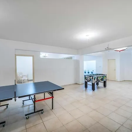Villa In Sleeps 14 Includes Swimming Pool Air Con And Wifi 7 Peyia