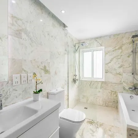 In Sleeps 14 Includes Swimming Pool Air Con And Wifi 7
