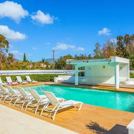 In Sleeps 14 Includes Swimming Pool Air Con And Wifi 7 페이야