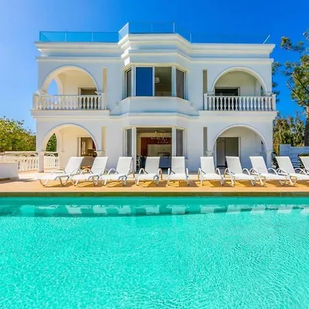 וילה In Sleeps 14 Includes Swimming Pool Air Con And Wifi 7