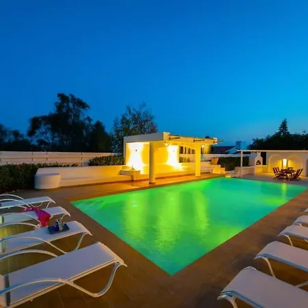 In Sleeps 14 Includes Swimming Pool Air Con And Wifi 7 빌라