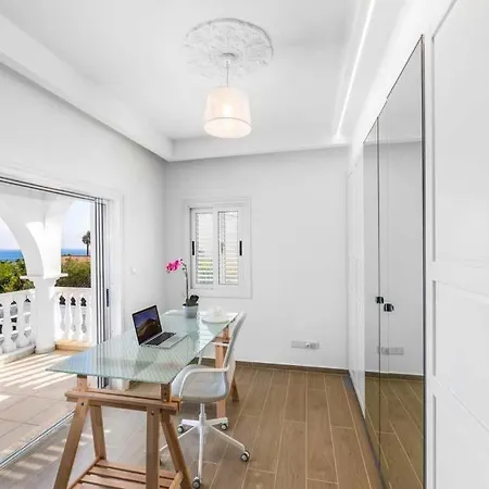 In Sleeps 14 Includes Swimming Pool Air Con And Wifi 7 빌라 *