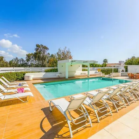 In Sleeps 14 Includes Swimming Pool Air Con And Wifi 7 *