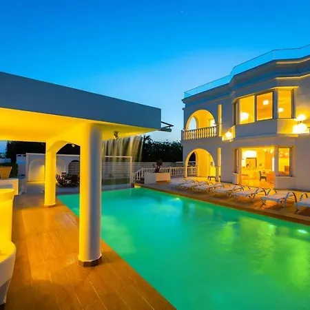 In Sleeps 14 Includes Swimming Pool Air Con And Wifi 7