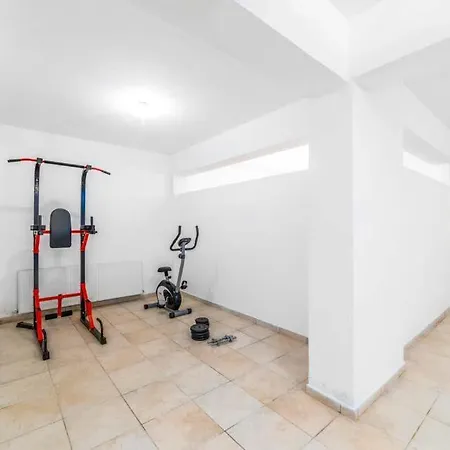 In Sleeps 14 Includes Swimming Pool Air Con And Wifi 7 페이야